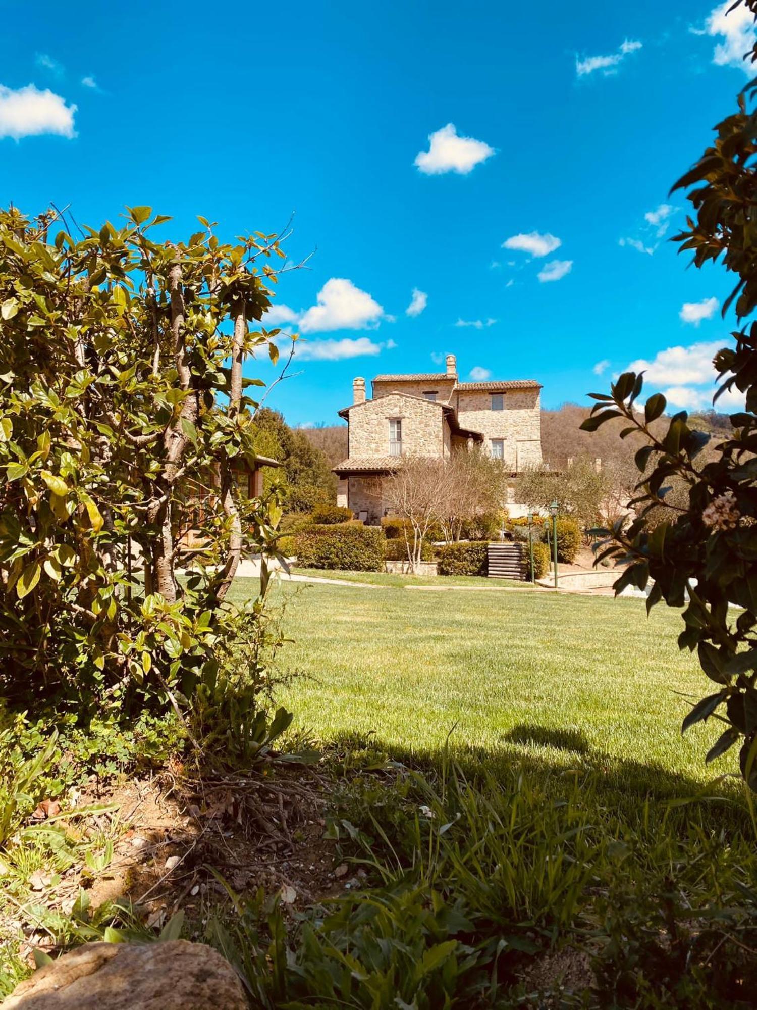 Re Artu Assisi Country Lifestyle Aparthotel ภายนอก รูปภาพ
